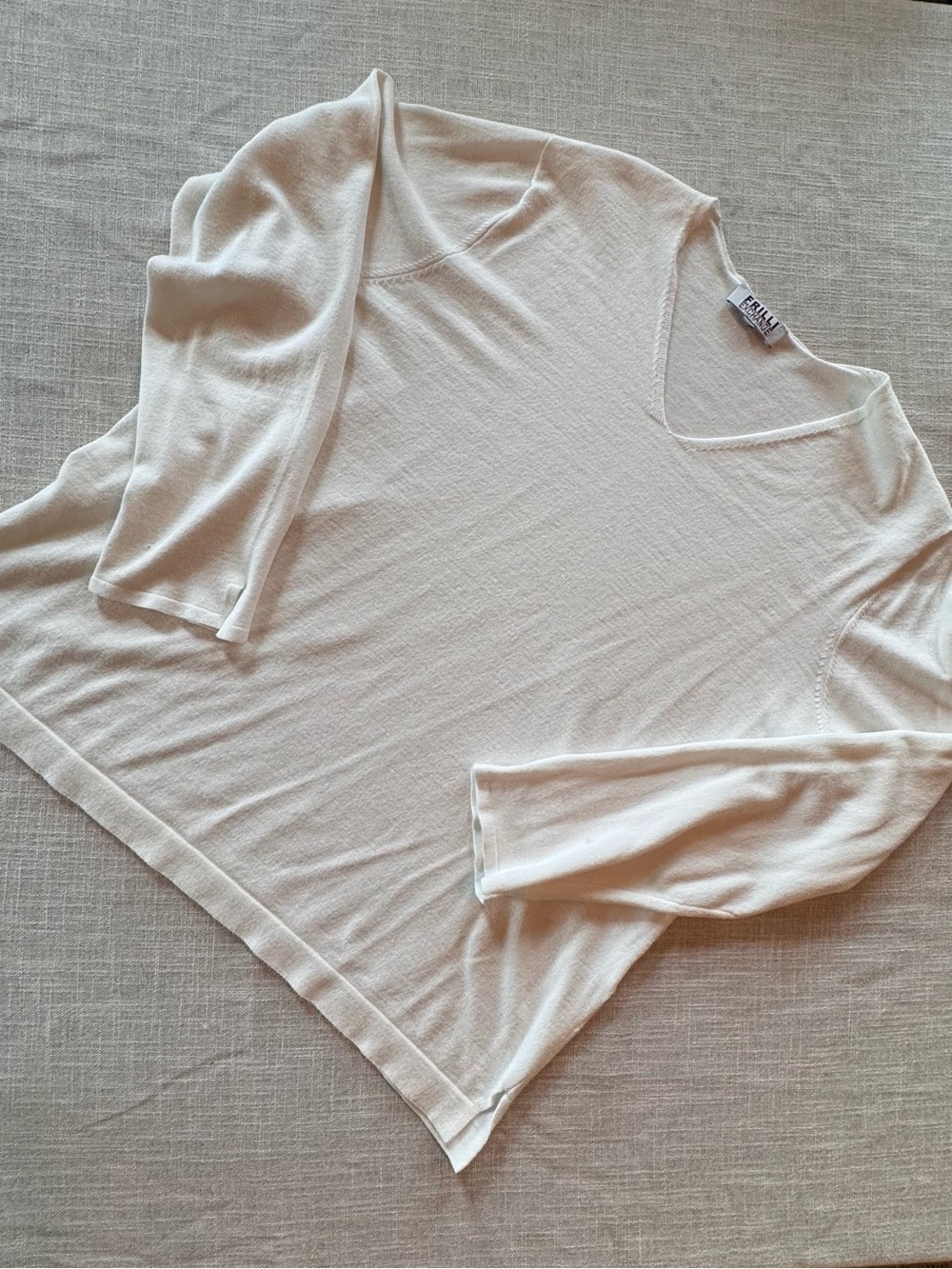 Lightweight V-Neck Long Sleeve Knit Top